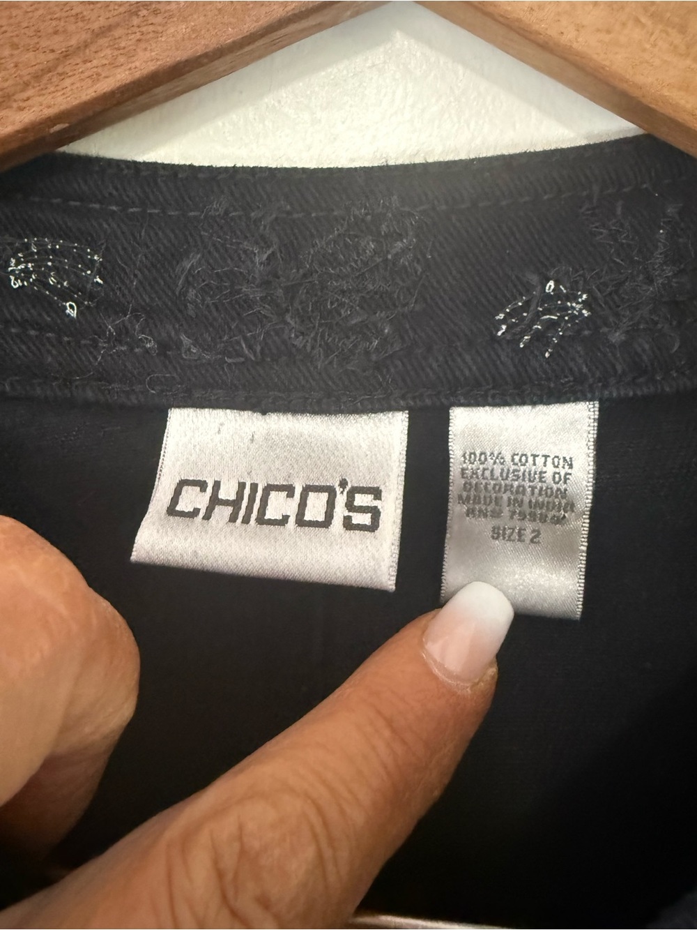 Chicos Black Embroidered & beaded Zip-Front denim Jacket size large (2) - Picture 5 of 13